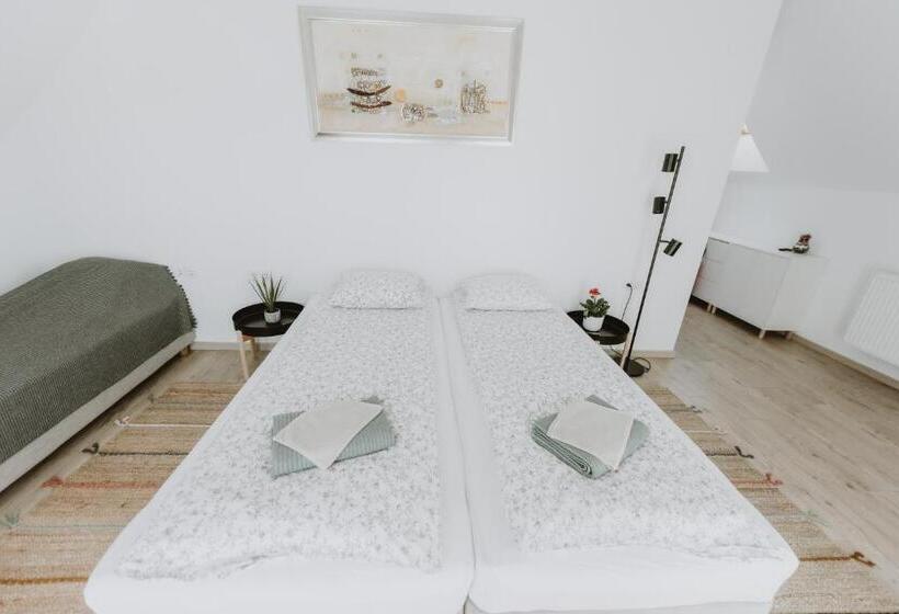 חדר קומפורט לשלושה, Casa Botár Vendégház