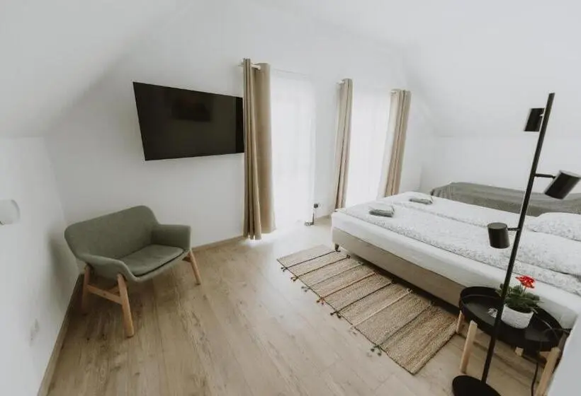 Comfort Kolmen Hengen Huone, Casa Botár Vendégház