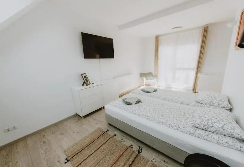 Standard Kolmen Hengen Huone Puutarhanäkymä, Casa Botár Vendégház