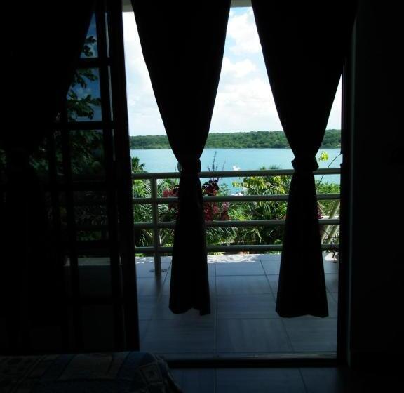 Номер Стандарт Вид на Озеро, Posada Yaxche