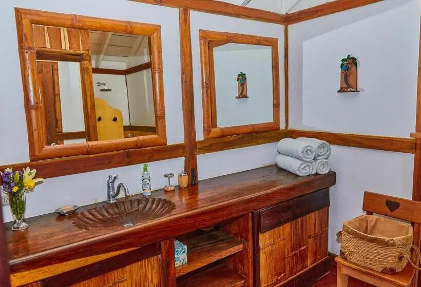 اتاق خانوادگی با چشمانداز جانبی دریا, Posada Los Destiladeros