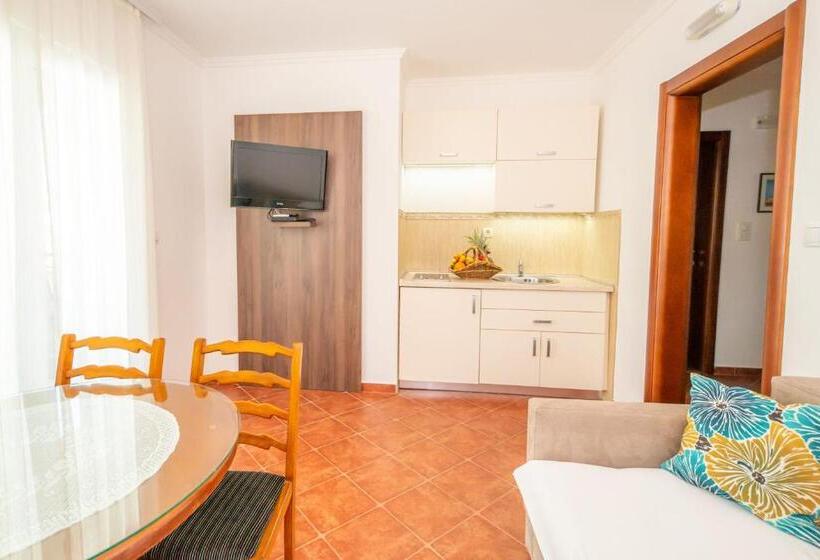 آپارتمان 1 خوابه با چشمانداز جانبی دریا, Guest House Medin