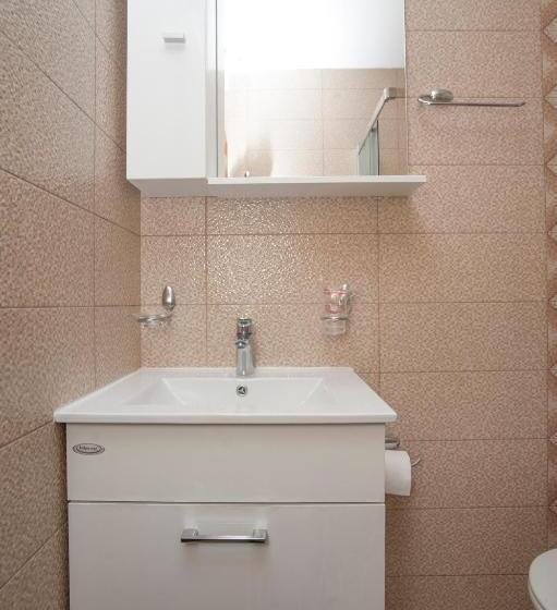 اتاق استاندارد با بالکن و چشمانداز باغ, Guest House Medin