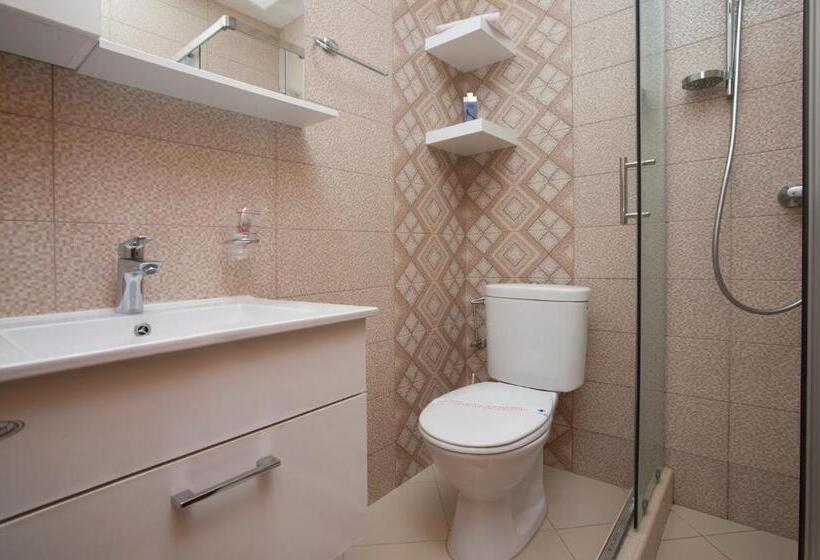 اتاق استاندارد با بالکن و چشمانداز باغ, Guest House Medin