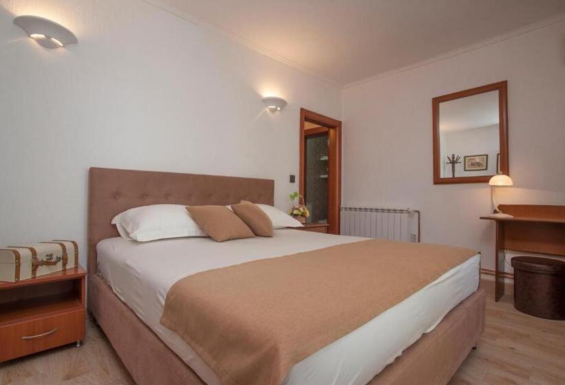 اتاق استاندارد با بالکن و چشمانداز باغ, Guest House Medin