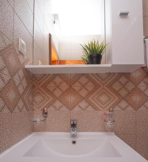 اتاق استاندارد سه تخته با بالکن, Guest House Medin