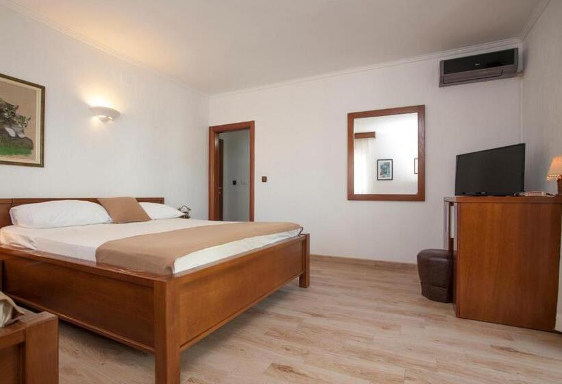 اتاق استاندارد سه تخته با بالکن, Guest House Medin