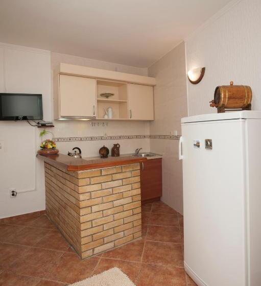 آپارتمان 1 خوابه با چشمانداز باغ, Guest House Medin