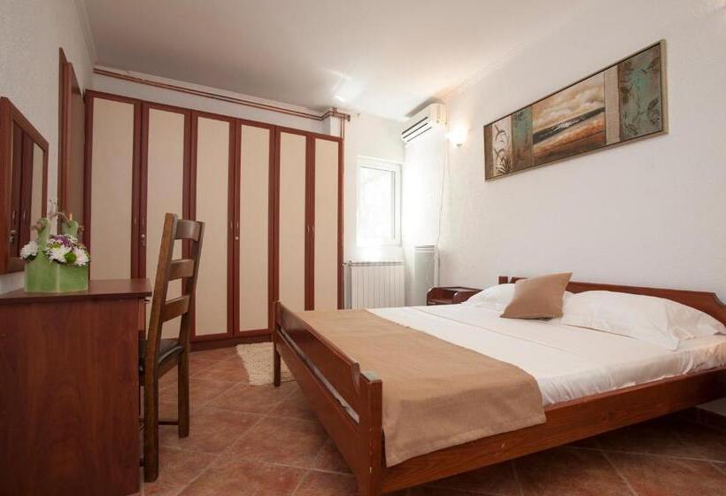 آپارتمان 1 خوابه با چشمانداز باغ, Guest House Medin