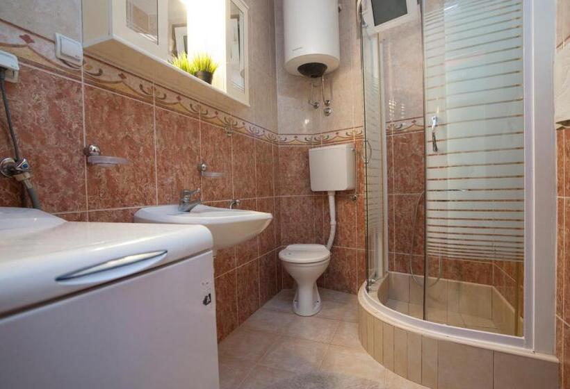 آپارتمان 1 خوابه با چشمانداز باغ, Guest House Medin