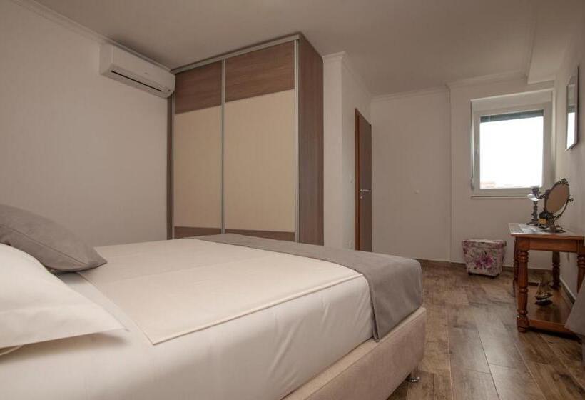 Deluxe Suite Sea View, Guest House Medin