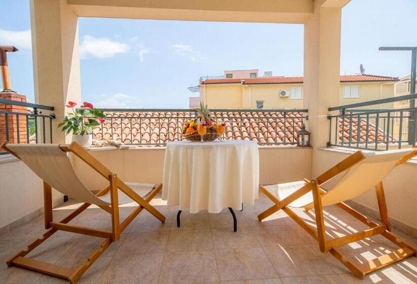 اتاق لوکس, Guest House Medin