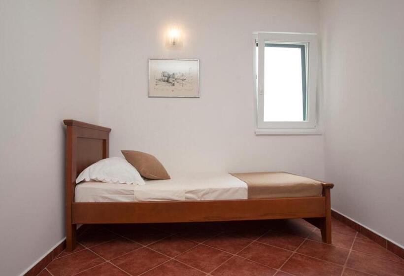 آپارتمان 1 خوابه با چشمانداز جانبی دریا, Guest House Medin