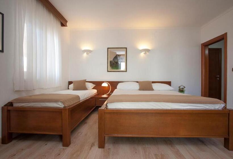 اتاق استاندارد سه تخته با بالکن, Guest House Medin