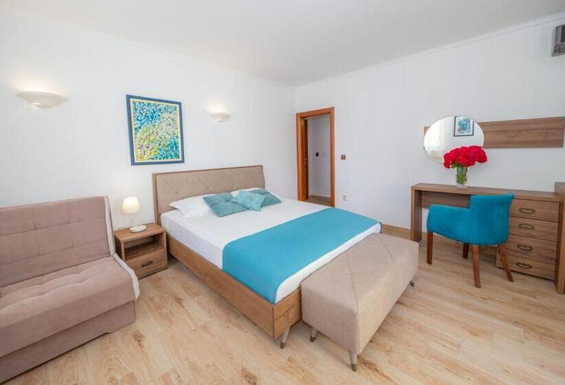 اتاق استاندارد سه تخته با بالکن, Guest House Medin