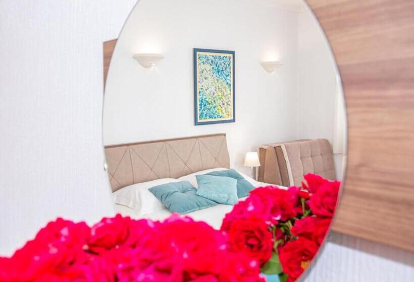 اتاق استاندارد سه تخته با بالکن, Guest House Medin