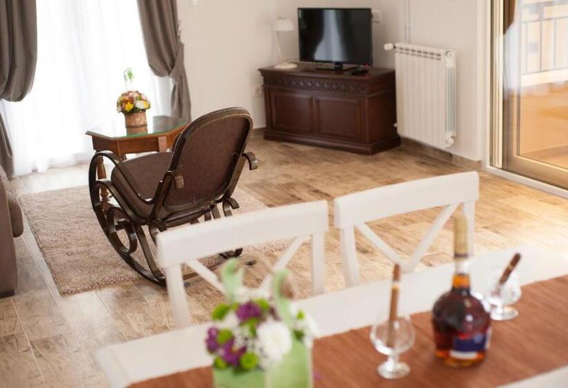 سوئیت پرزیدنت, Guest House Medin