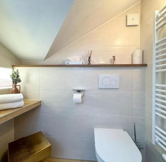 コンフォートルーム, Sieben Zimmer Am See