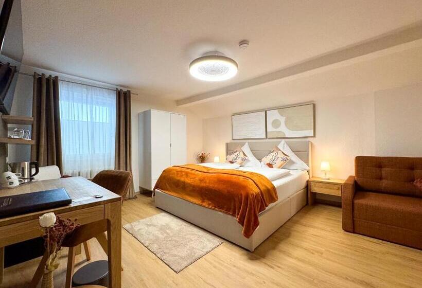 コンフォートルーム, Sieben Zimmer Am See