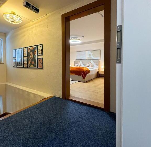 コンフォートルーム, Sieben Zimmer Am See