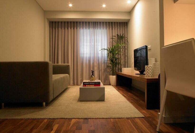 Suite Senior, Altis Prime
