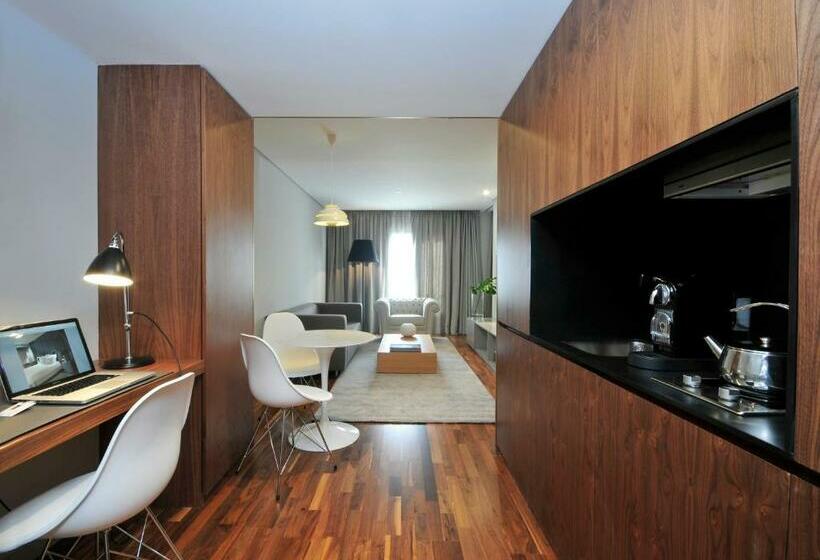 Suite Senior, Altis Prime