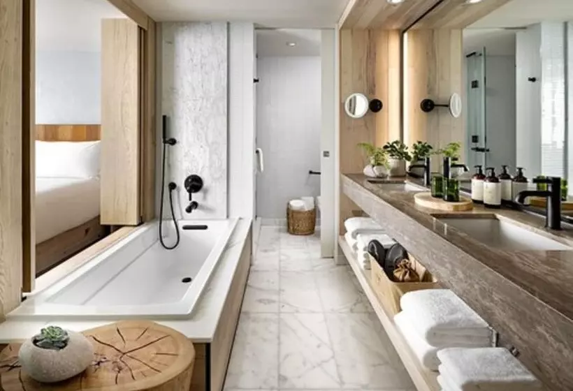استودیوی استاندارد با تخت دوبل, 1 Hotel Toronto