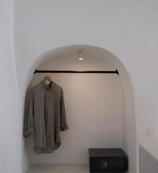 سوئیت با چشم‌انداز, Asha Luxury Suites