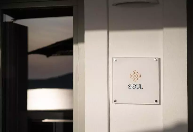 سوئیت جونیور با چشم‌انداز, Asha Luxury Suites