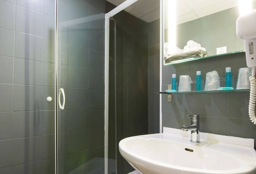 اتاق خانوادگی, Hôtel Atrium Mondial