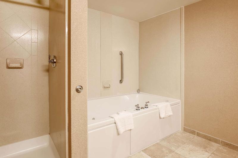 اتاق خانوادگی, Hôtel Atrium Mondial