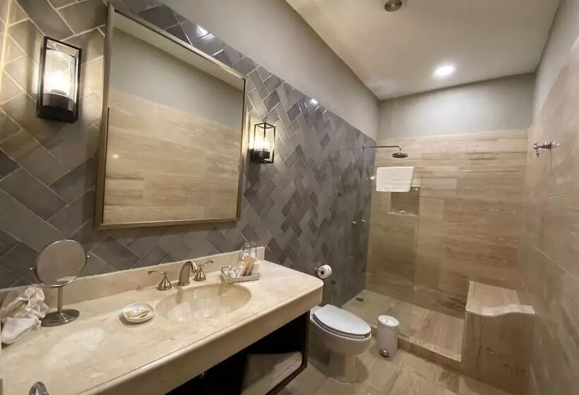 اتاق لوکس با چشم‌انداز استخر, Casa Lucia Hotel Boutique