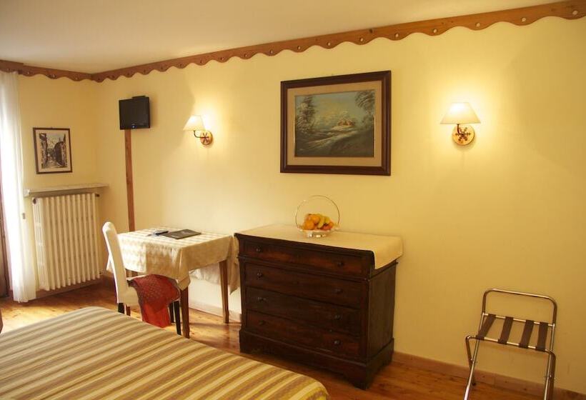 חדר סטנדרט לשלושה, Centrale