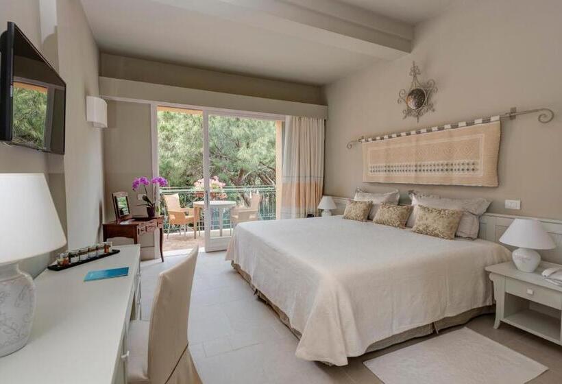 غرفة سوبيريور مطلّة علي الحديقة, Forte Village Resort  Il Castello