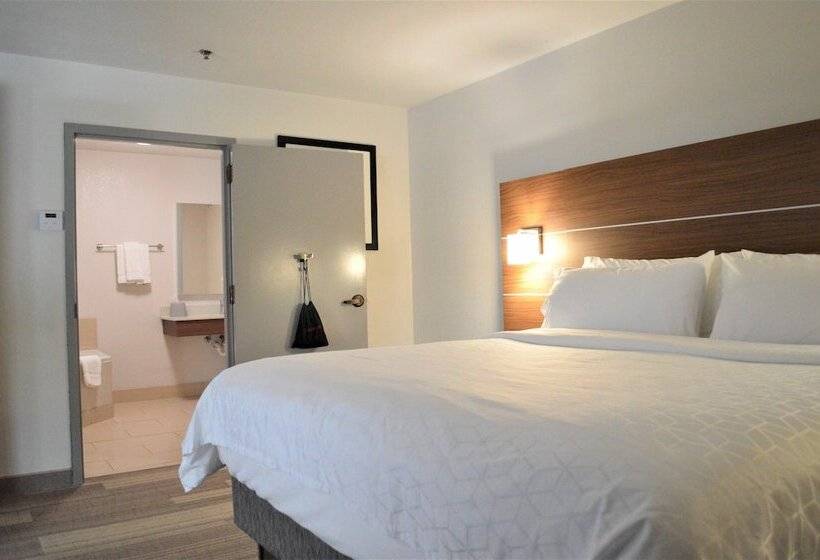 Люкс Кровать Кинг, Holiday Inn Express & Suites Batesville, An Ihg