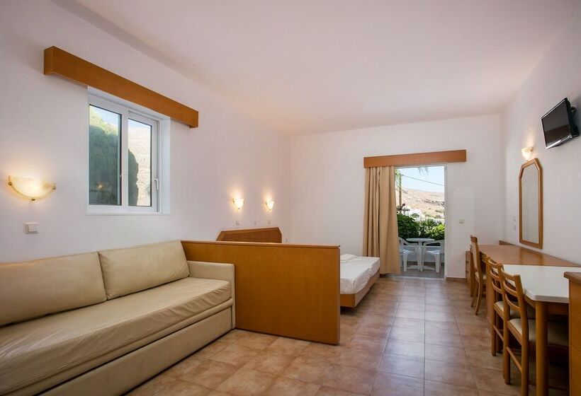 标准工作室, Lambis Studios & Apartments