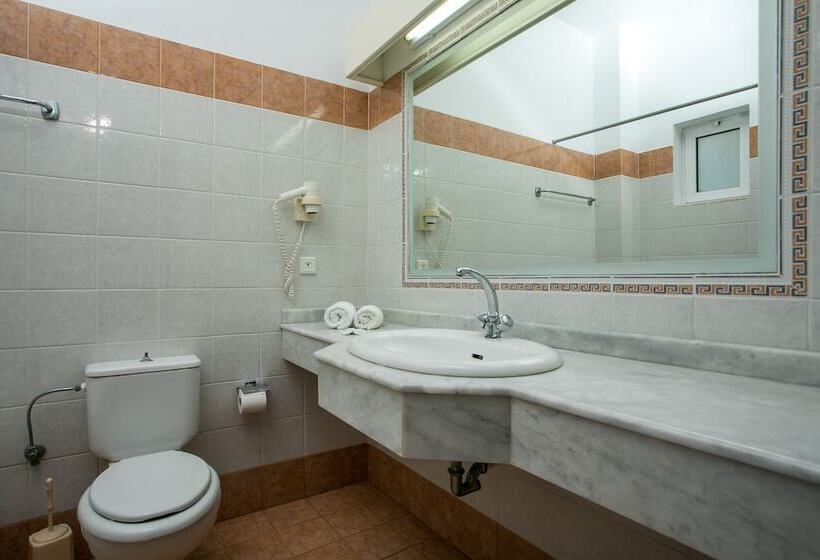 标准工作室, Lambis Studios & Apartments