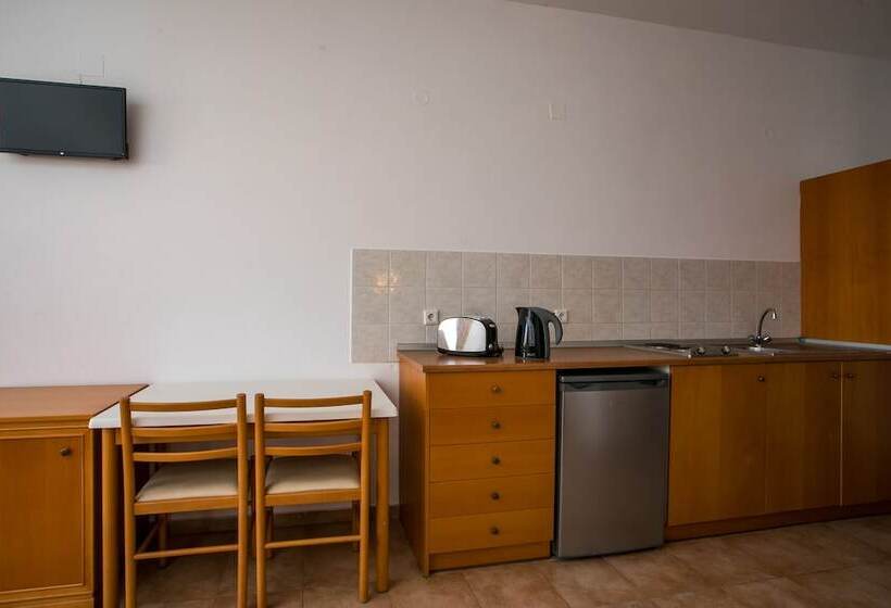 Студия Стандарт, Lambis Studios & Apartments