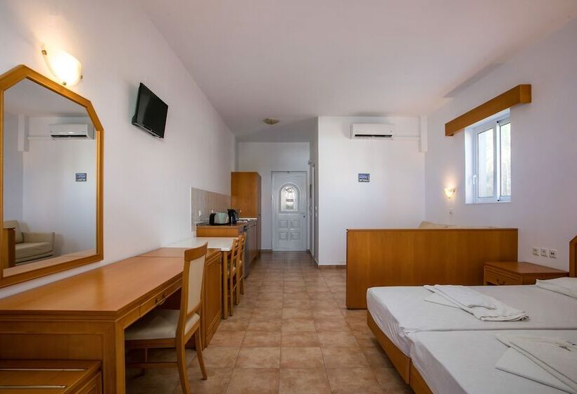 标准工作室, Lambis Studios & Apartments