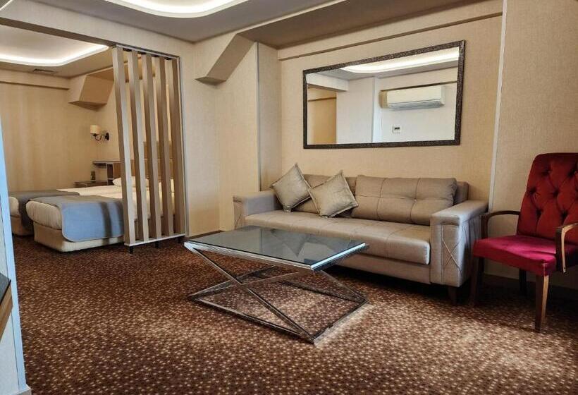 Chambre Familiale, Nanda