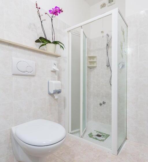 اتاق استاندارد چهار تخته, San Rufino