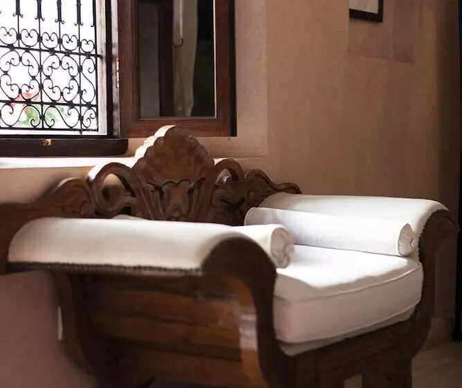 سوییت لوکس, Dar Sohane