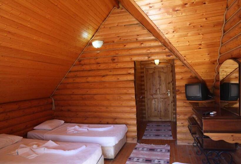 标准三人间, Woodline Hotel