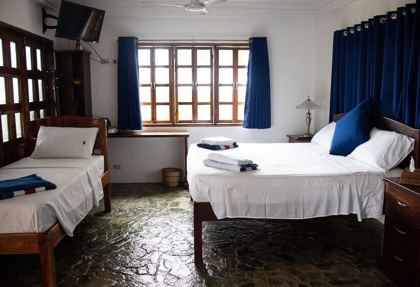 اتاق خانوادگی با چشمانداز باغ, Rainbow Bay Beach & Dive Resort