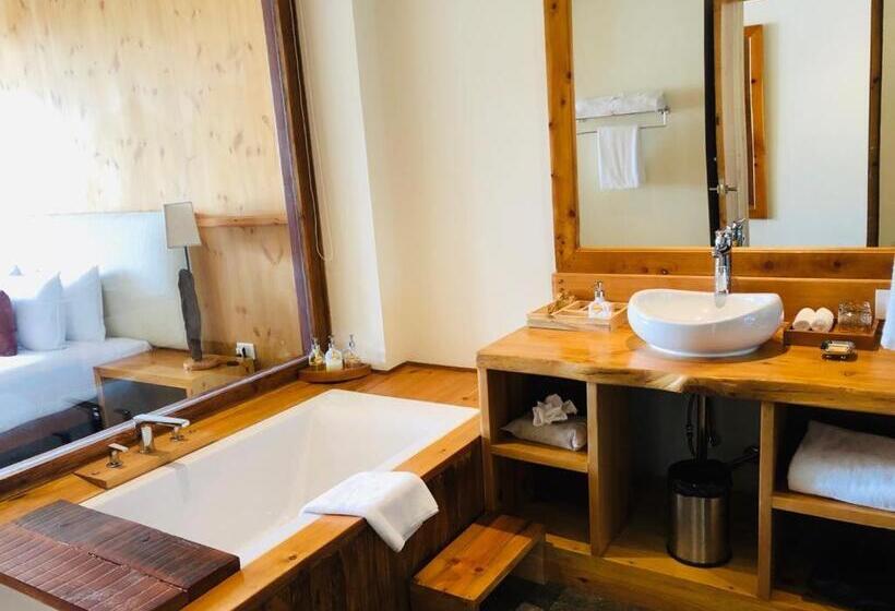 سوئیت پریمیوم, The Postcard Dewa, Thimphu, Bhutan