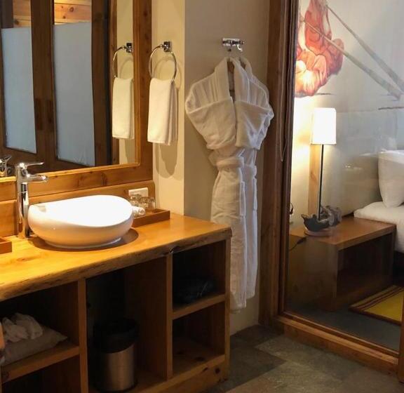 سوییت, The Postcard Dewa, Thimphu, Bhutan