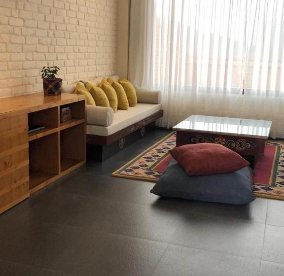 سوییت, The Postcard Dewa, Thimphu, Bhutan