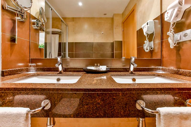 اتاق سوپریور, Desitges