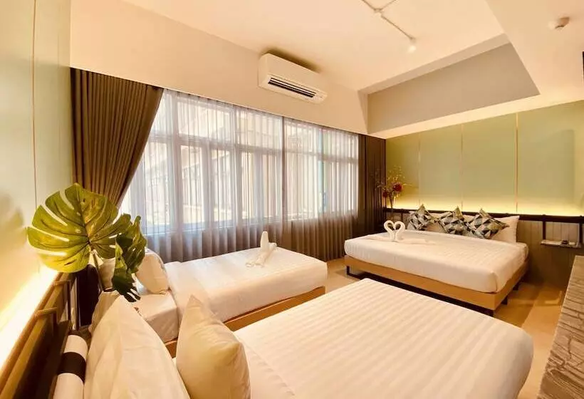 Deluxe Quadruple Room
