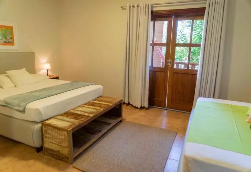 Economy Triple Room, Pousada Girassol